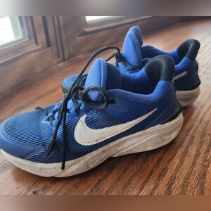 Boys Nike Star Runner Size 4Y